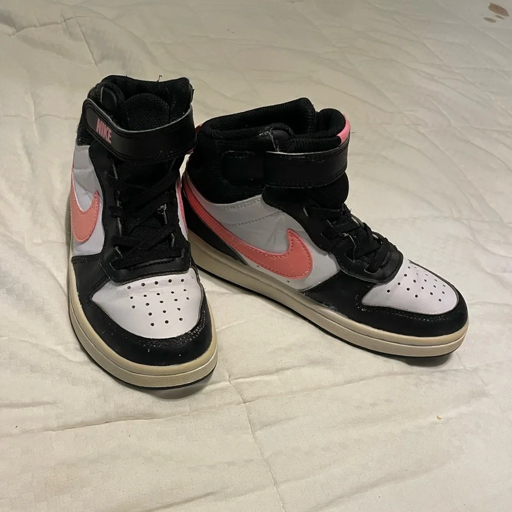Nike Kids Court Borough Mid 2 Sneakers Black White Sunset Pulse Pink‎ Size 1Y